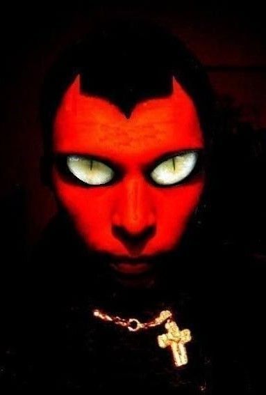 red_devil_-_red_cat_-_hellboy_-_eredeti_.jpg red_devil_-_red_cat_-_hellboy_-_eredeti_.jpg